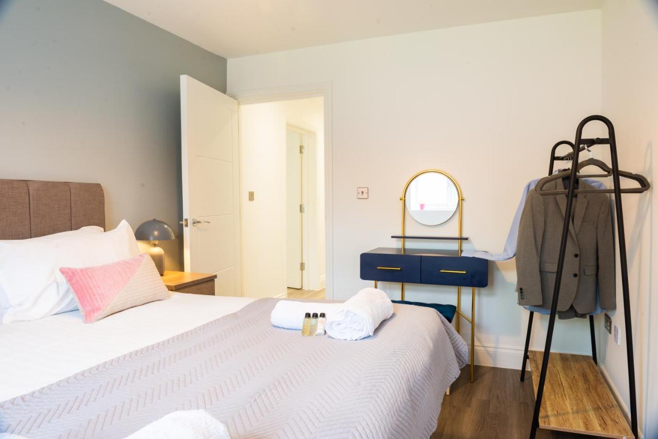 The 'Pinky' - Beautiful 1 Bed Apartment In Hatfield - Free Parking - Near Uni & Business Park - Big Savings On Long Stays エクステリア 写真