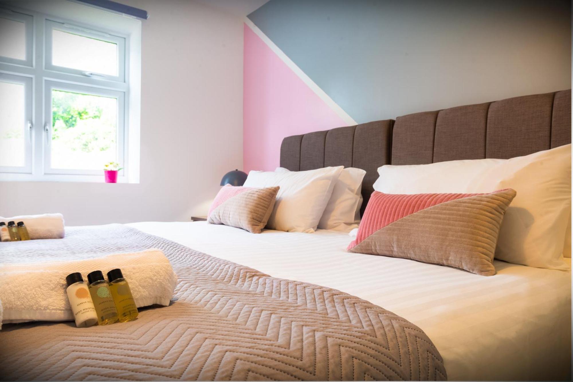 The 'Pinky' - Beautiful 1 Bed Apartment In Hatfield - Free Parking - Near Uni & Business Park - Big Savings On Long Stays エクステリア 写真